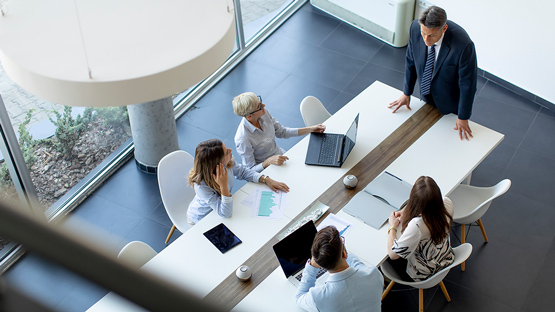 Cursos de inglés conversacionales para adultos mayores en Bogotá